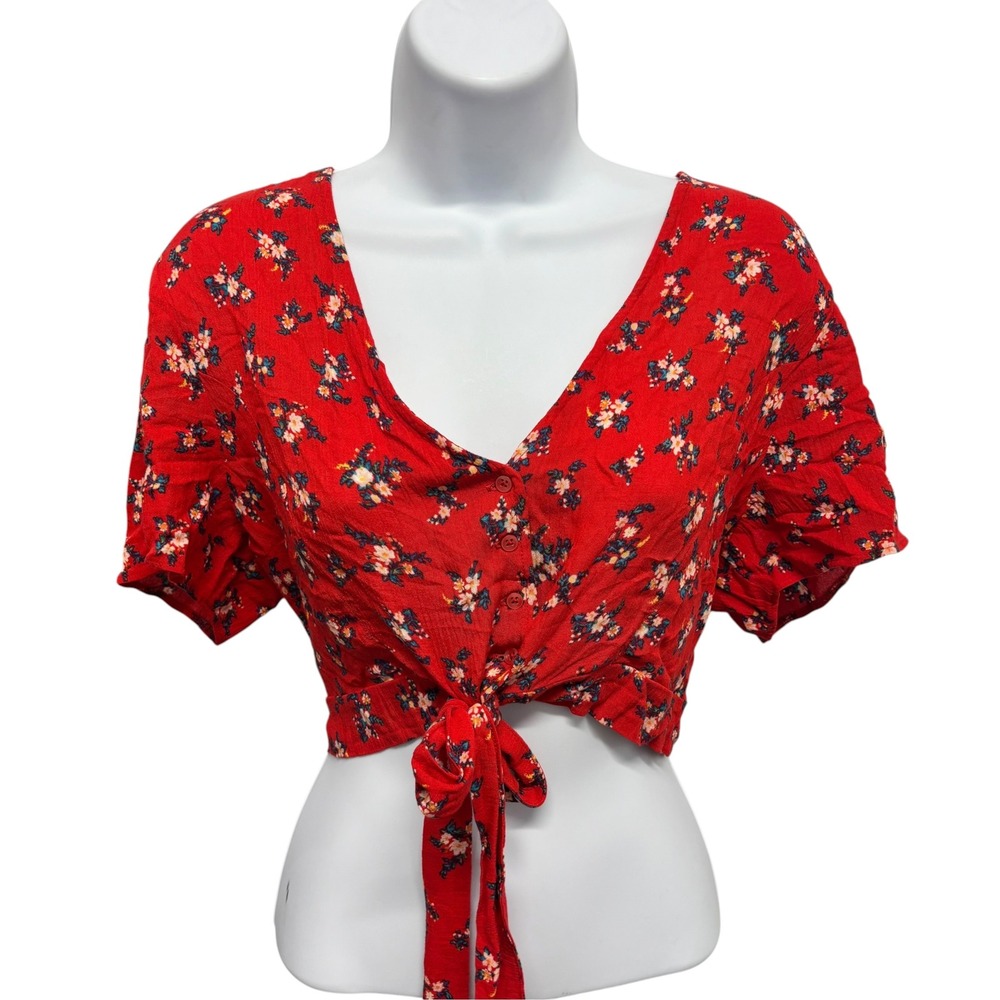 American Eagle Red Floral Button Front Tie Hem Crop Top Large Short Sleeve V Nec